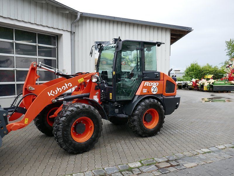 E-FARM: Kubota r090 - Chargeuse sur pneus - id PYJEED1 - 48 500 € - Année: 2023 - Lecture du nombre d'heure: 170,Puissance du moteur (chevaux): 64,Allemagne