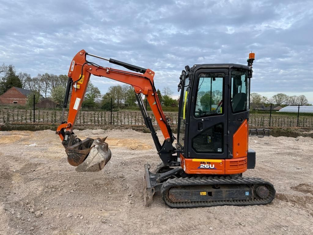 Hitachi ZX26U-6 Мини-экскаватор 27 950 €