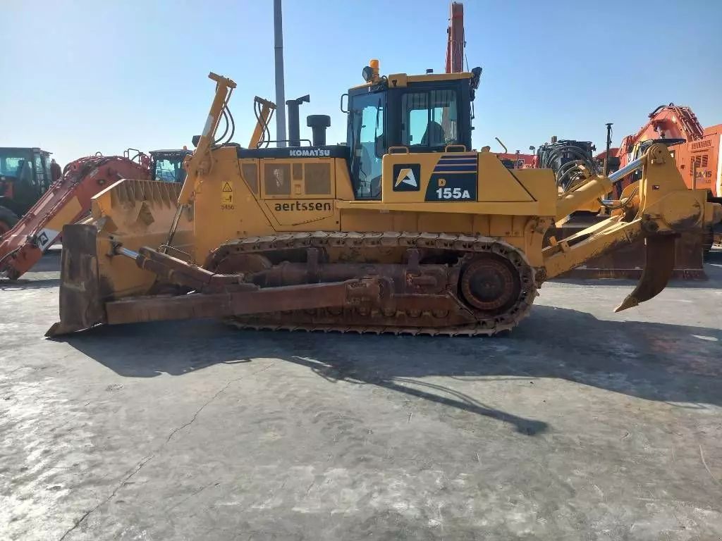 KOMATSU d155a-6r (4 pcs available in abu dhabi) Entreprenørmaskinr, øvrige 262.468 €
