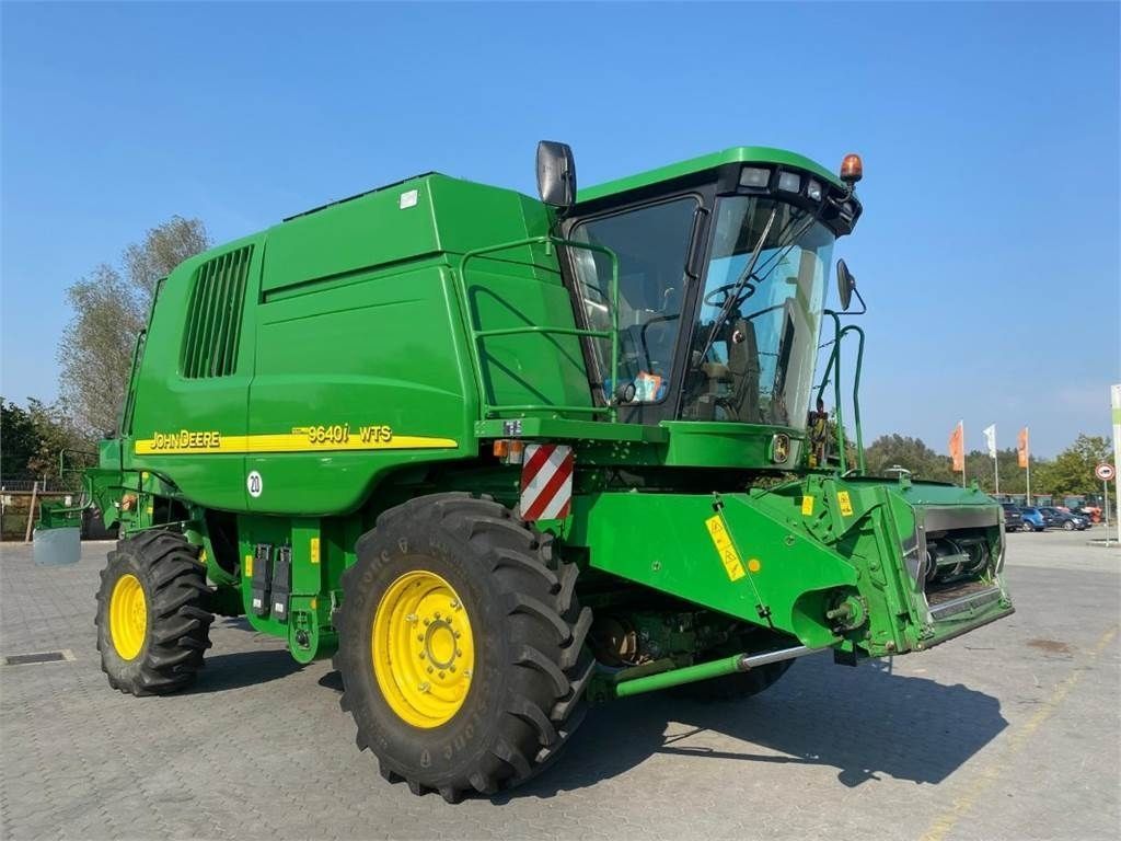 E-FARM: John Deere 9640 i WTS - Combine harvester - id FBAW6SM - €59,000 - Year of construction: 2005 - Engine hours: 2,895,Engine power (HP): 318,Germany