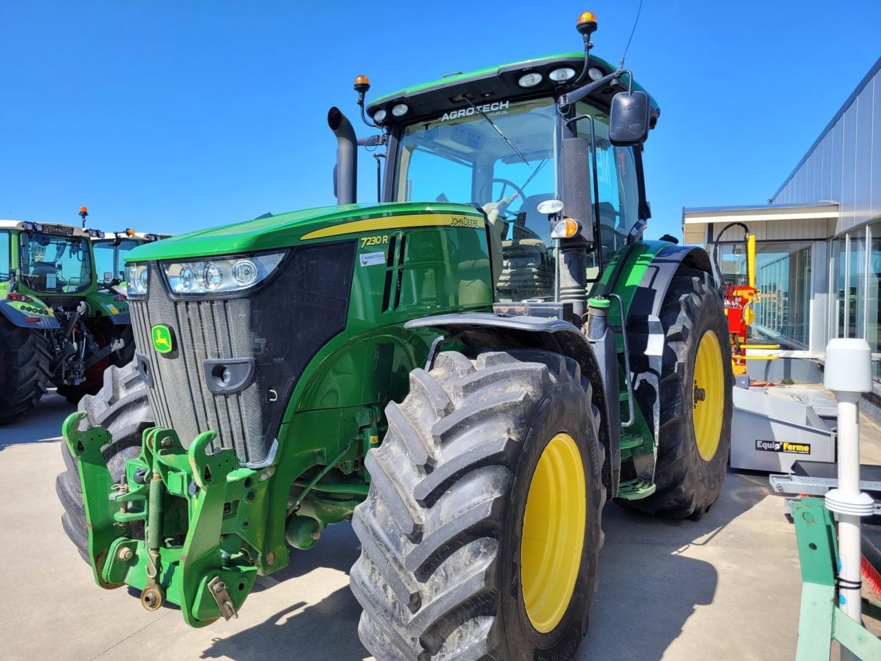 E-FARM: John Deere 7230 R - Traktor - id JFRWYFR - 95.000 € - Baujahr: 2016 - Abgelesene Motorstunden: 4.281,Motorleistung (PS): 230,Frankreich