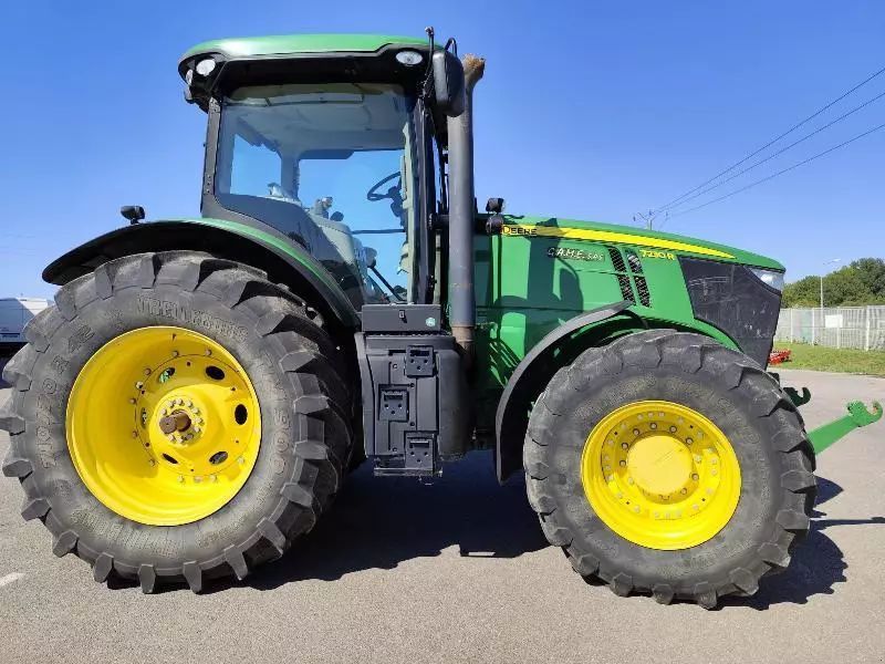 E-FARM: John Deere 7230 R - Tractor - id S22DNTL - 65.000 EUR - Anul: 2012 - Citeste ore: 6.205,Muterea motorului: 230,Franța