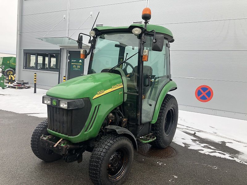 John Deere 3320 Traktor 19.900 €