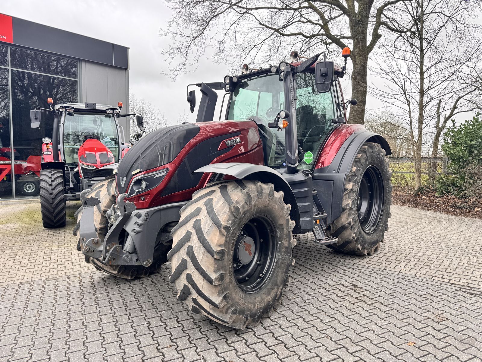 Valtra T 174 Tractor