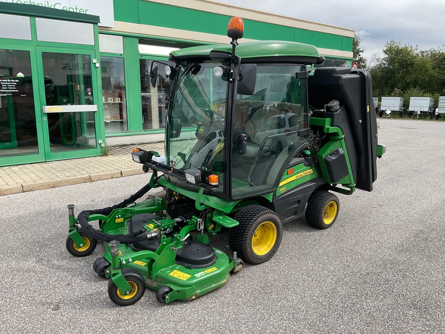 John Deere Terrain Cut 1585 tractor €39,083