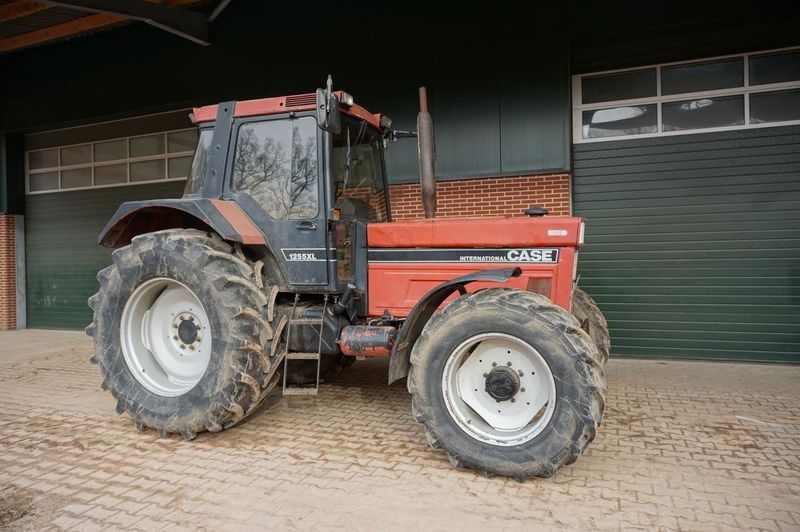 Case IH 1255 XL tractor €22,000
