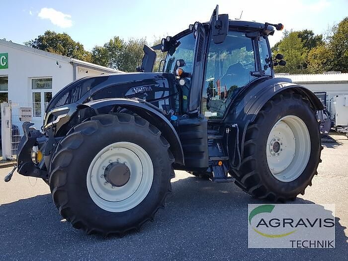 Valtra T235D Traktor 145.000 €