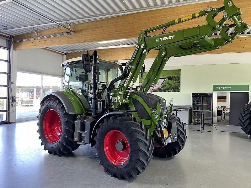 E-FARM: Fendt 516 Vario ProfiPlus - Tractor - id RIHHUSJ - €152,500 - Year of construction: 2023 - Engine hours: 477,Engine power (HP): 160,Germany
