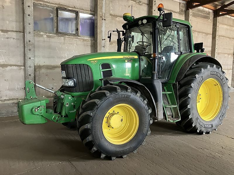 E-FARM: John Deere 7530 Premium - Tracteur - id KDYWQR1 - Année: 2010 - Lecture du nombre d'heure: 11 341,Puissance du moteur (chevaux): 205,Allemagne
