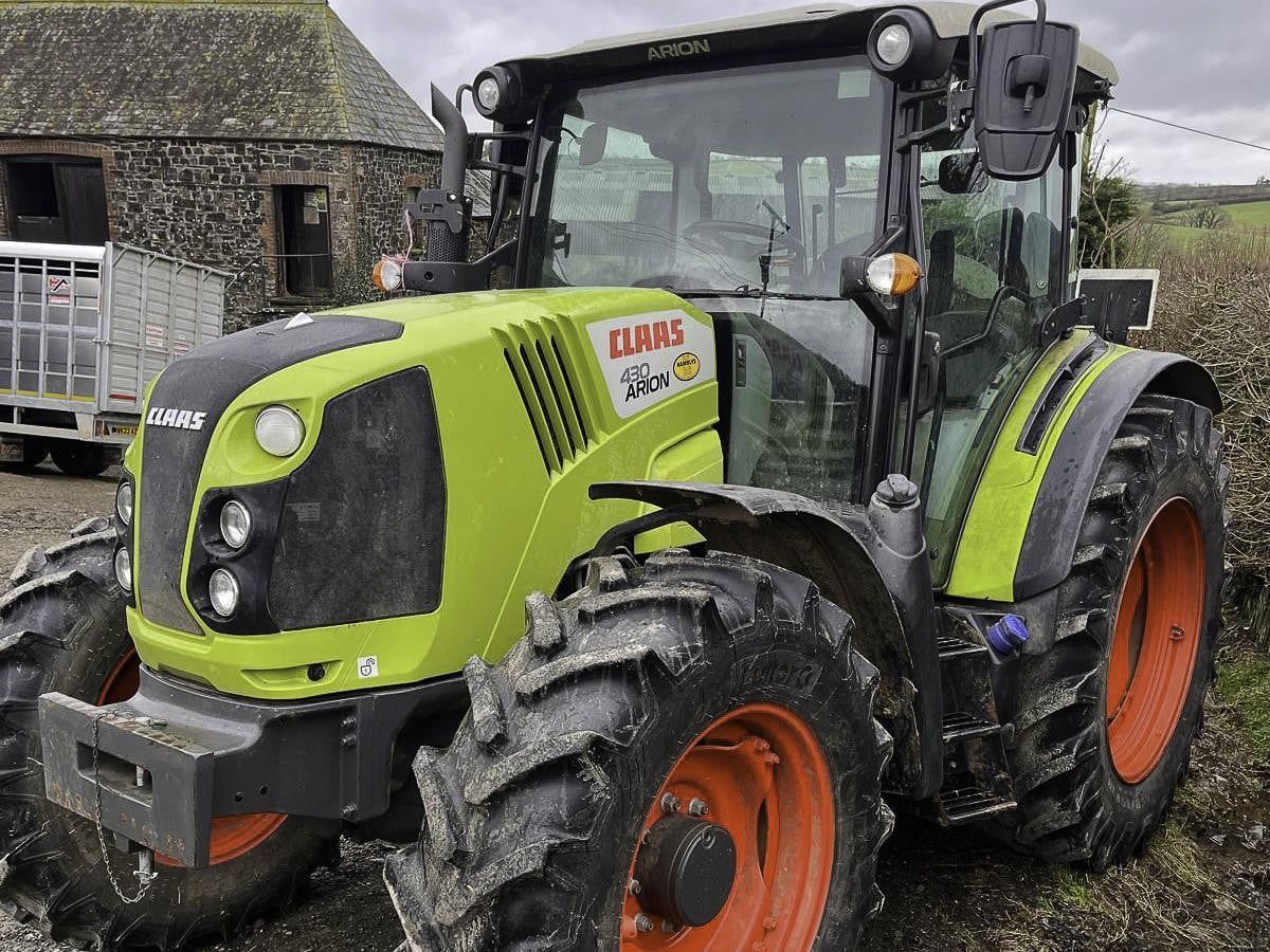 Claas Arion 430 Tractor €45,273