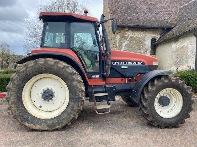New Holland G 170 tractor €19,200