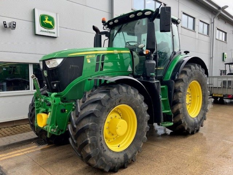 John Deere 6250 R tractor €134,003