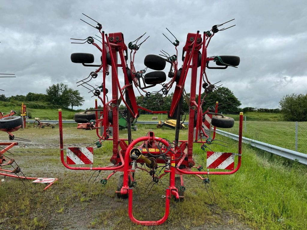 E-FARM: Kverneland 8090 - - Faneuse - id TT58LT9 - 5 200 € - Année: 2012 - France