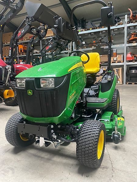 John Deere 1026 R Tractor €20,999