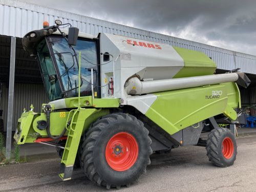 E-FARM: Claas Tucano 320 - Combine harvester - id 2GMYBTH - €95,000 - Year of construction: 2013 - Engine hours: 1,755,Engine power (HP): 235,France