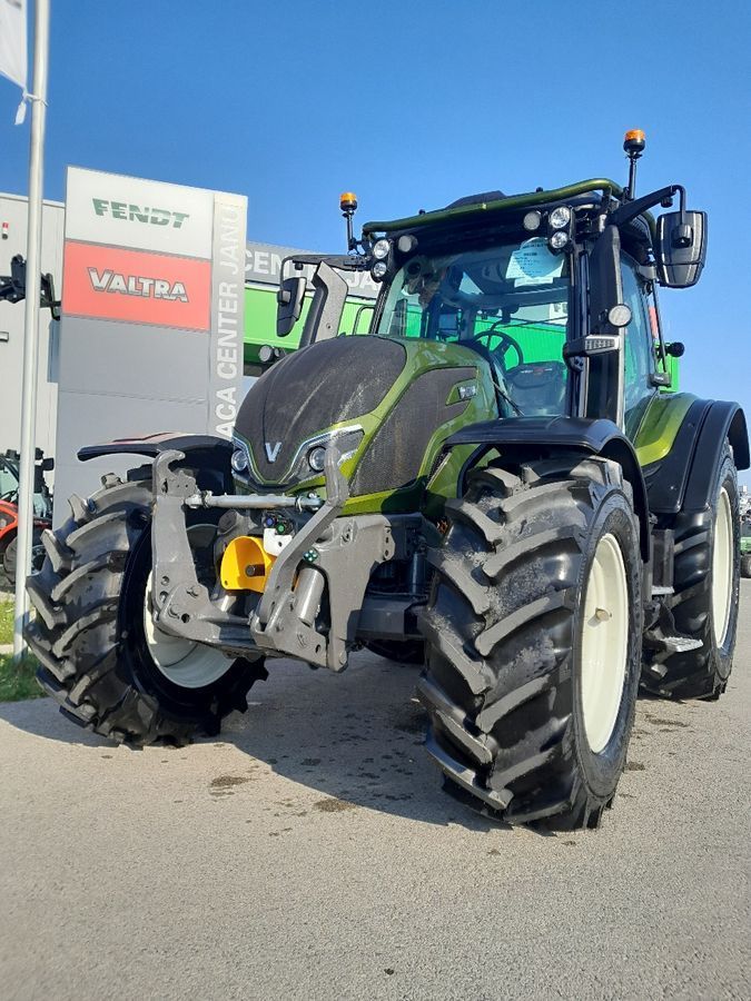 Valtra N 175 Tractor