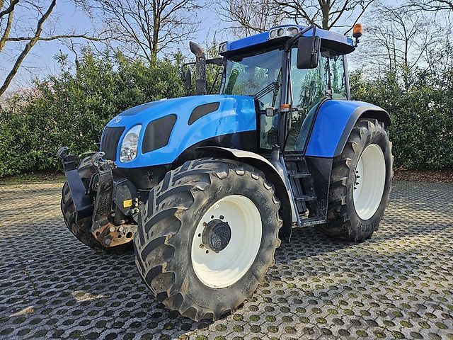 New Holland TVT 155 Traktor