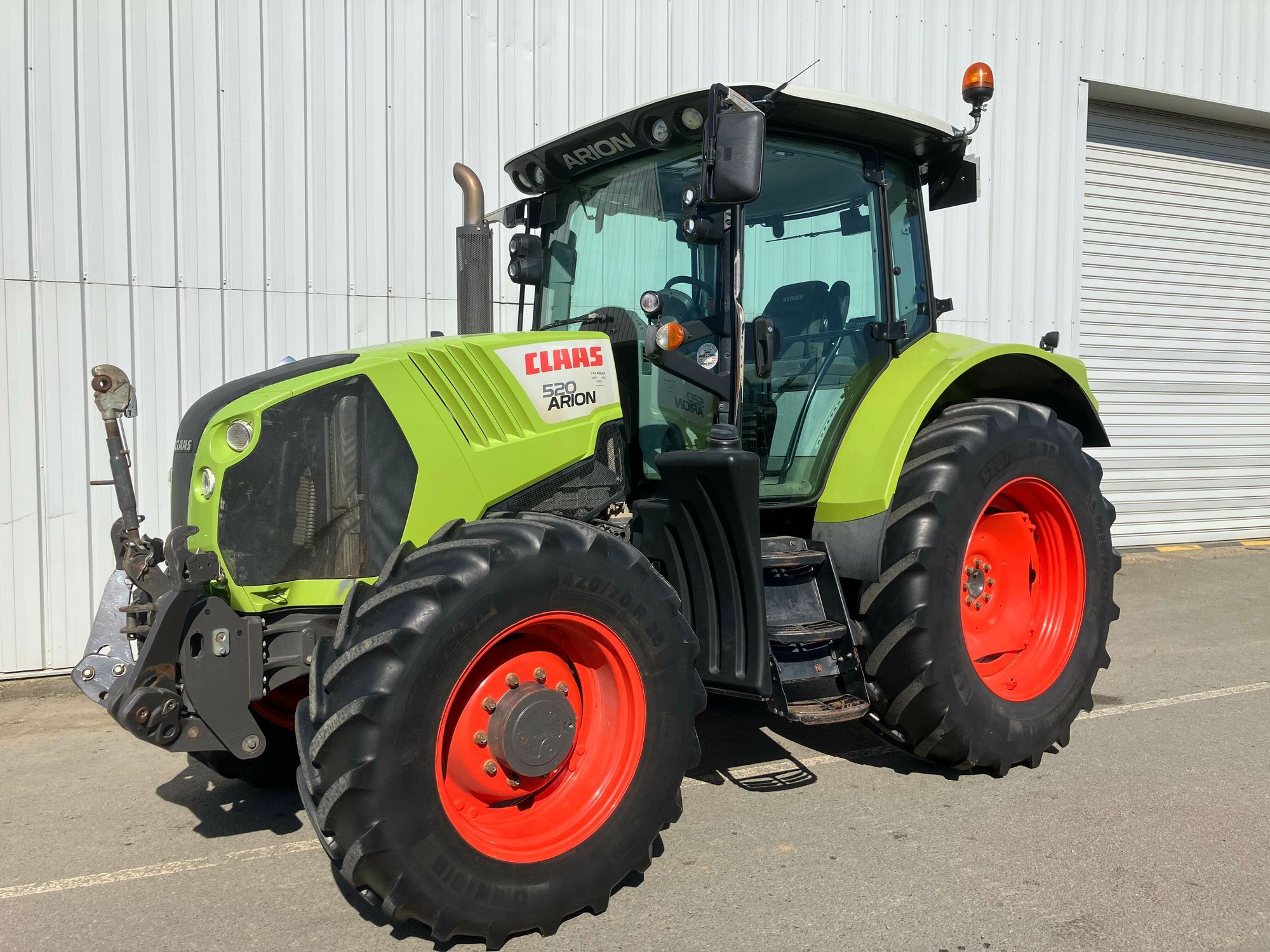 E-FARM: Claas Trion 520 - Traktor - id J8H8GAH - 50.000 € - Baujahr: 2015 - Abgelesene Motorstunden: 4.500,Motorleistung (PS): 115