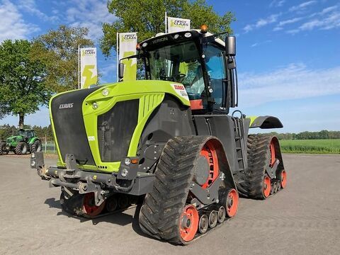 E-FARM: Claas Xerion 5000 TRAC TS - Traktor - id QXAMPGK - 287 000 EUR - Gyártási év: 2022 - Üzemóra (motor): 1920,Motor teljesítménye (LE): 524,Németország