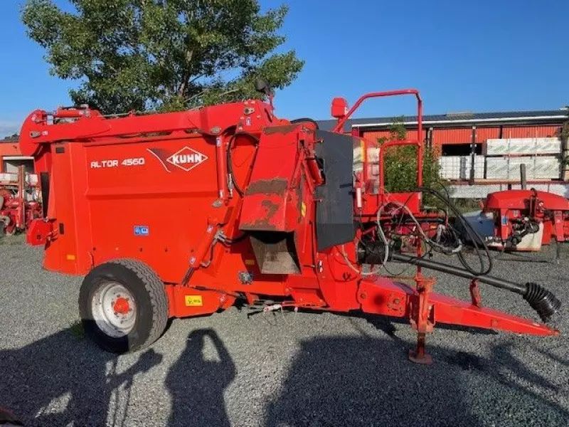 E-FARM: Kuhn 4560 - Désileuse pailleuse - id 8DJFICC - 5 700 € - Année: 2011 - France