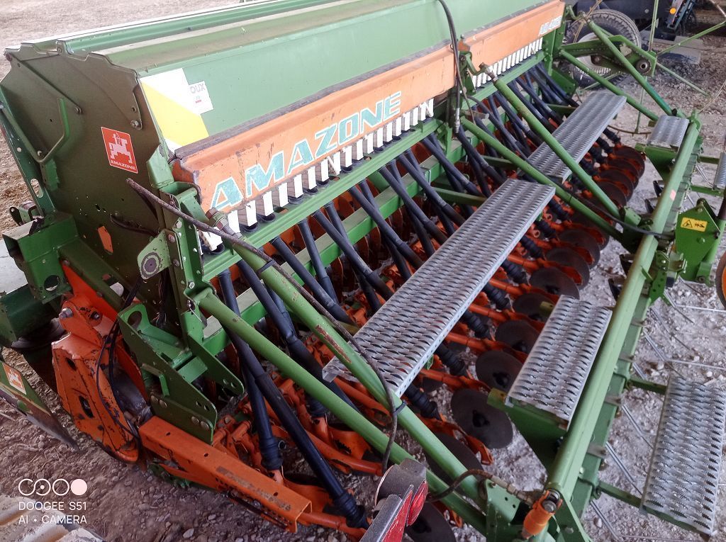 E-FARM: Amazone AD 402 - Combinație de semănatoare - id XPZCRCK - 6.700 EUR - Anul: 1996 - Franța