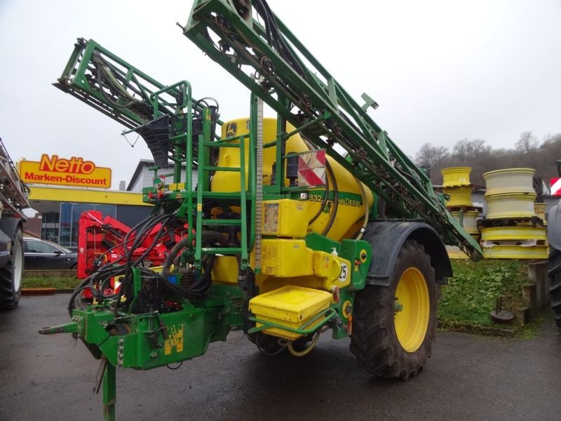 John Deere 832 TF sprayers €13,500