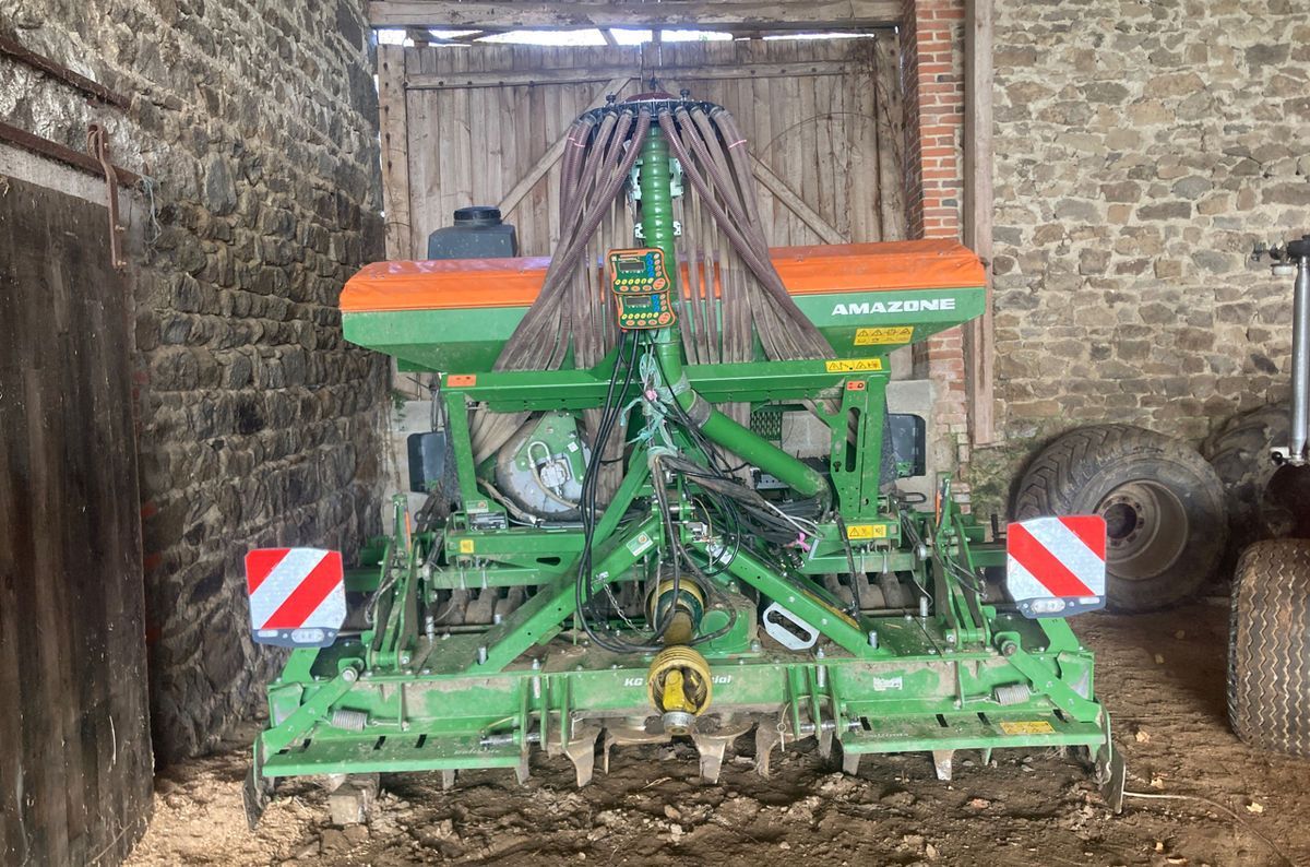 E-FARM: Amazone ADP 3000 spécial + Cultimix 3000 - Drillkombination - id ZIITJGE - 37.000 € - Baujahr: 2022 - Frankreich
