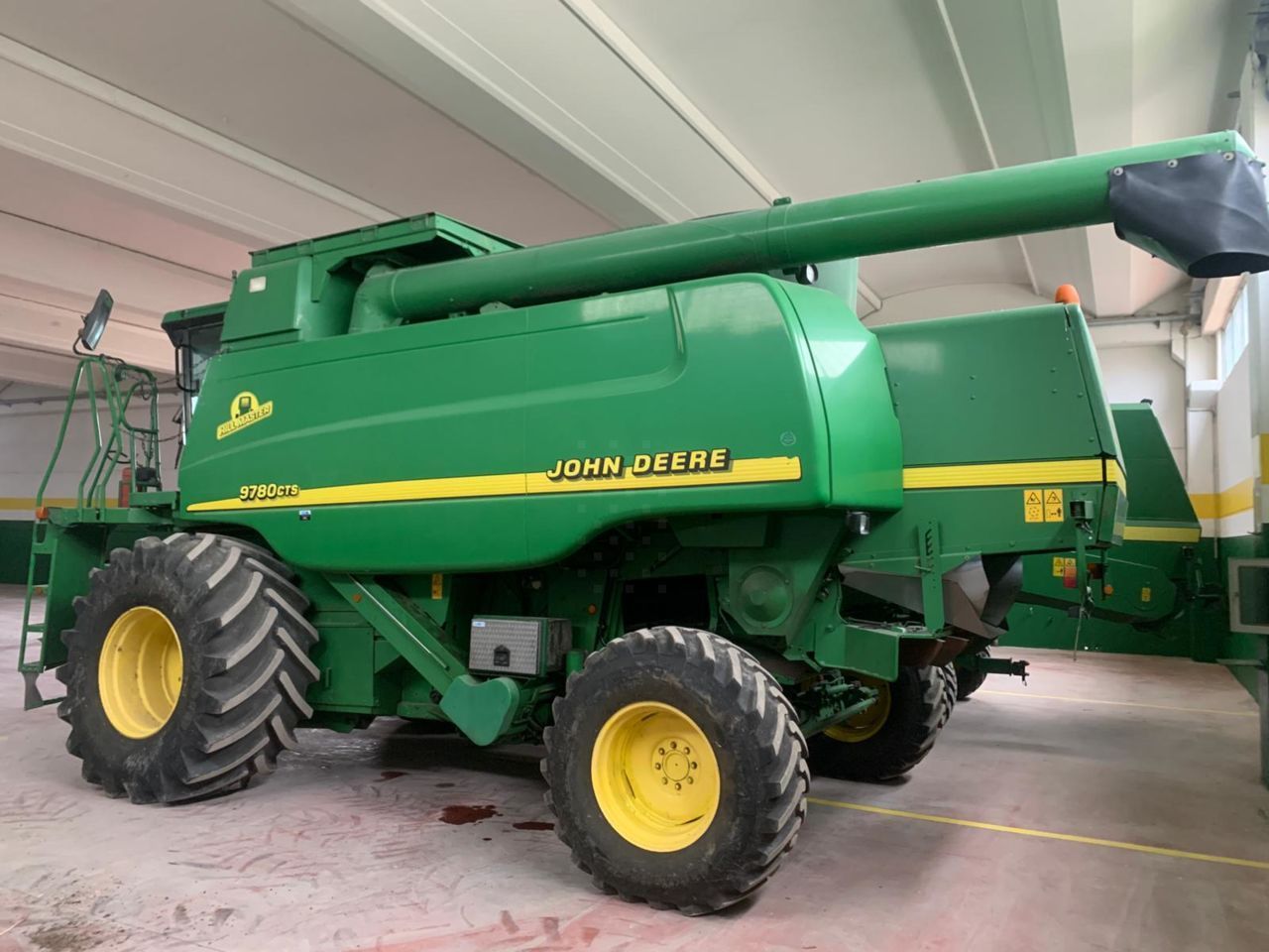 E-FARM: John Deere 9780 CTS - Cosechadora - id BSM1QLG - Año: 2004 - Italia