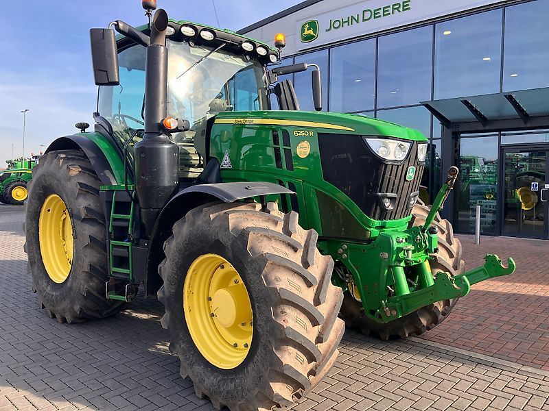 E-FARM: John Deere 6250 R - Traktor - id A8QCTPM - 109.509 € - Produktionsår: 2019 - Motortimer: 5.395,Motoreffekt (HP): 250,Storbritanien