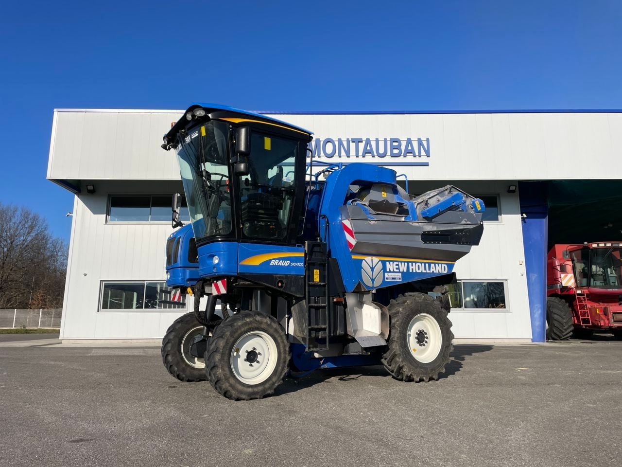 E-FARM: New Holland Braud 9040L - Vendangeuse - id YASBW9E - 98 000 € - Année: 2015 - France