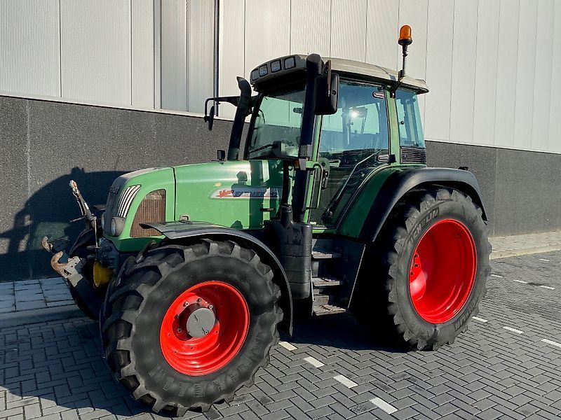 E-FARM: Fendt Farmer 412 Vario - Tractor - id AS77YYE - 29.500 EUR - Anul: 2003 - Citeste ore: 12.550,Muterea motorului: 125,Olanda