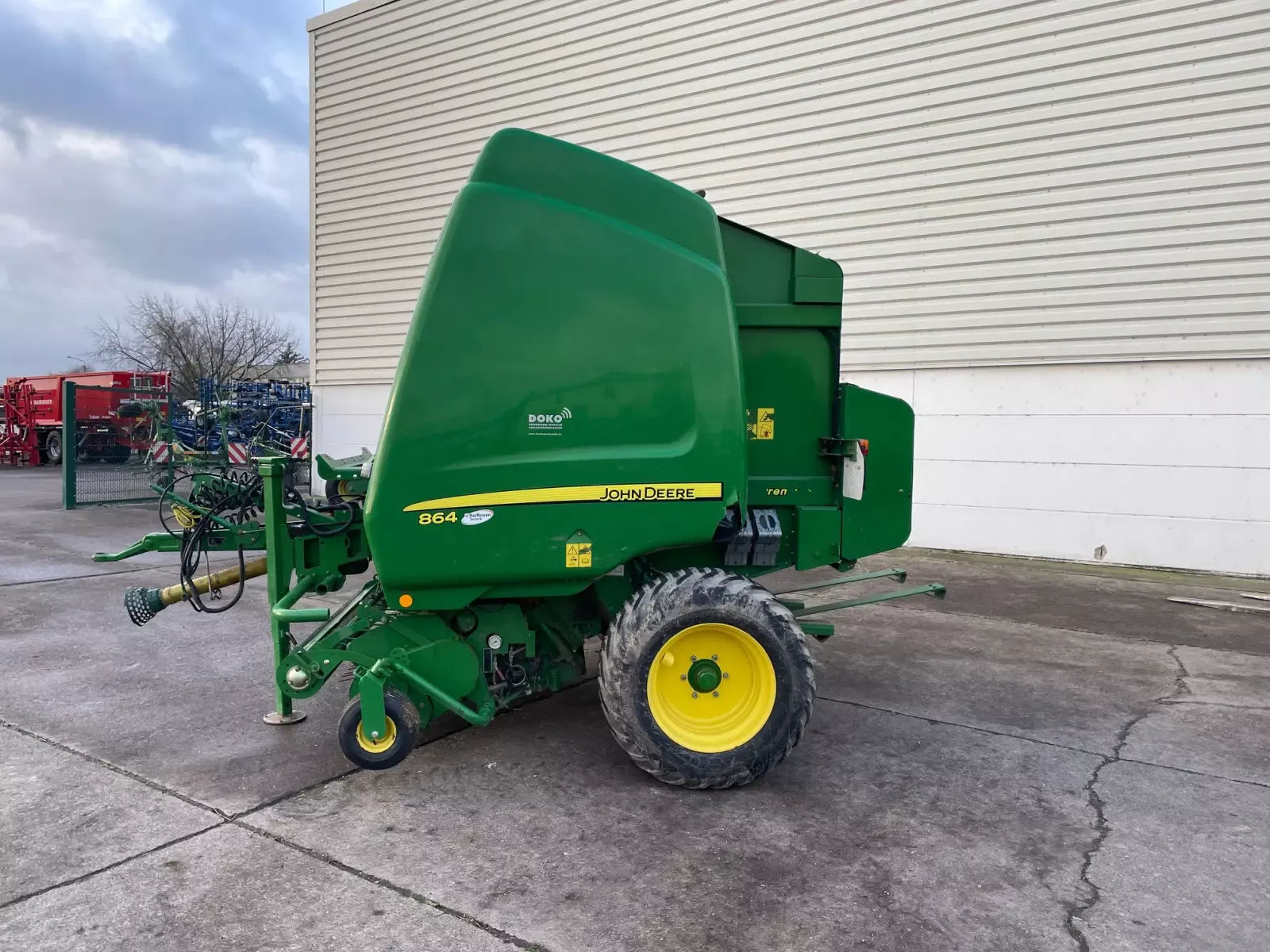 E-FARM: John Deere 864 - Presse à balles - id MEPSFVQ - 17 000 € - Année: 2011 - Allemagne