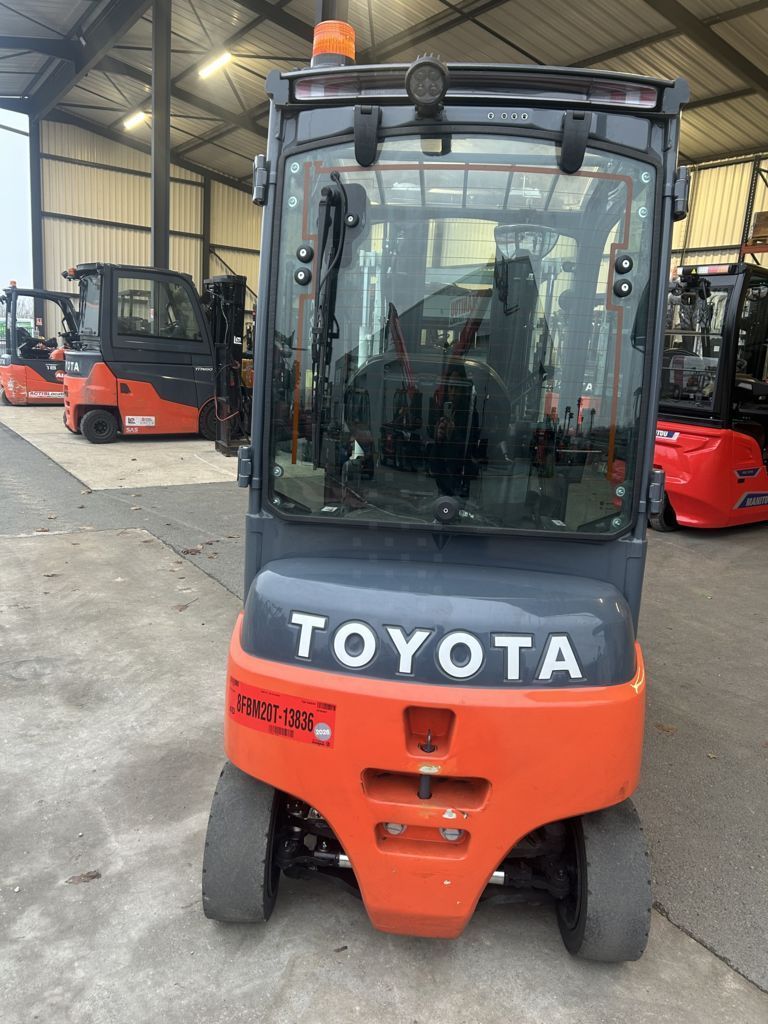 TOYOTA 8fbm20t chariot électrique Carretilla elevadora 19.000 €