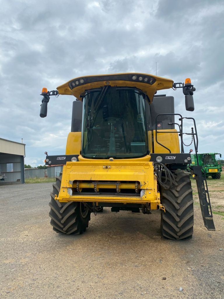 E-FARM: New Holland ch7.70 - Moissoneuse-batteuse - id TH5ERBM - 193 900 € - Année: 2023 - Lecture du nombre d'heure: 435,France