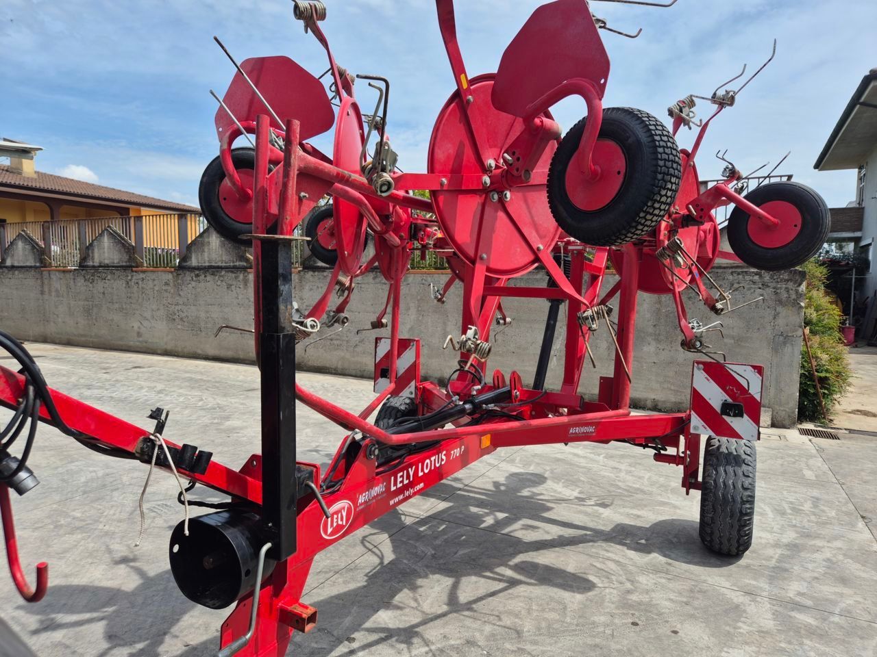 Lely lotus 770 p Tedder €8,000