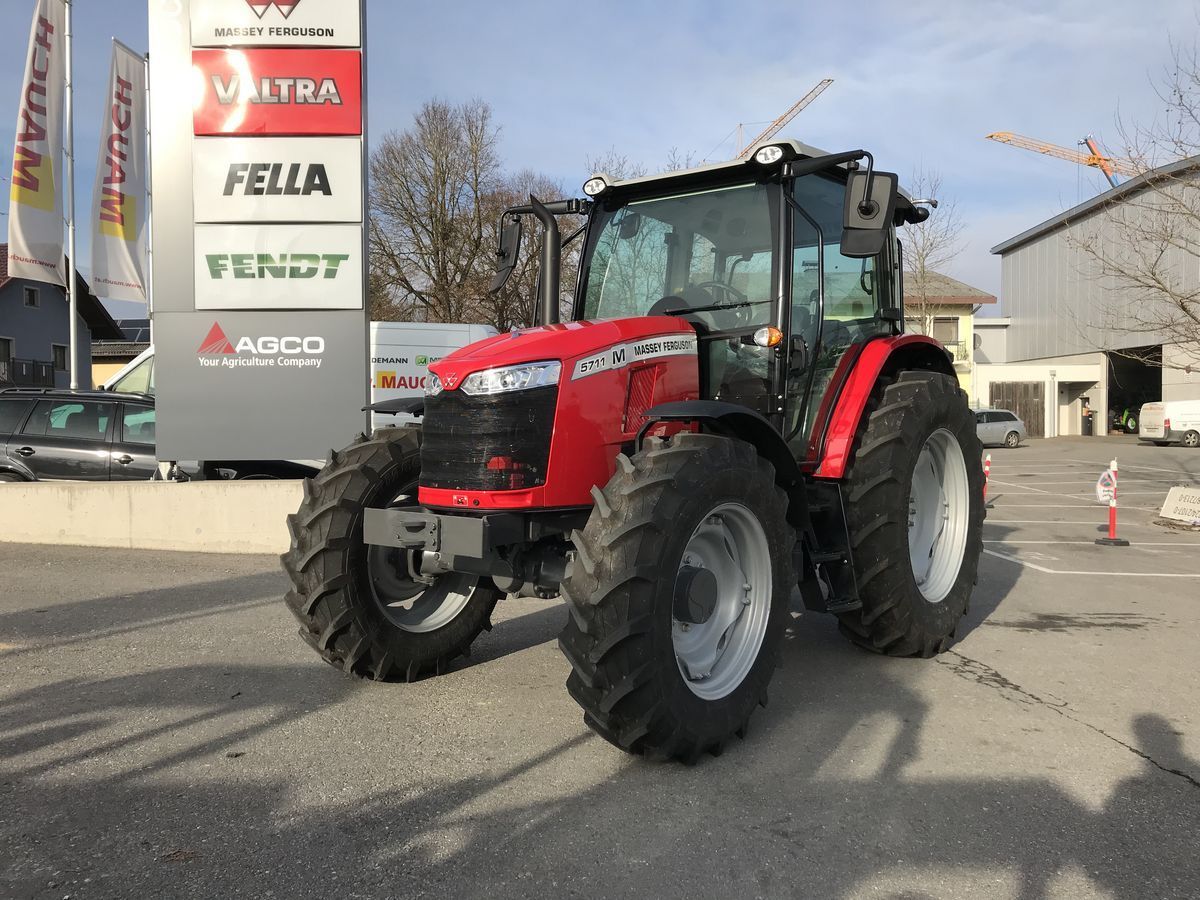 E-FARM: Massey Ferguson 5711M - Tractor - id YS6S7ZH - Año: 2022 - Potencia del motor: 115,Austria