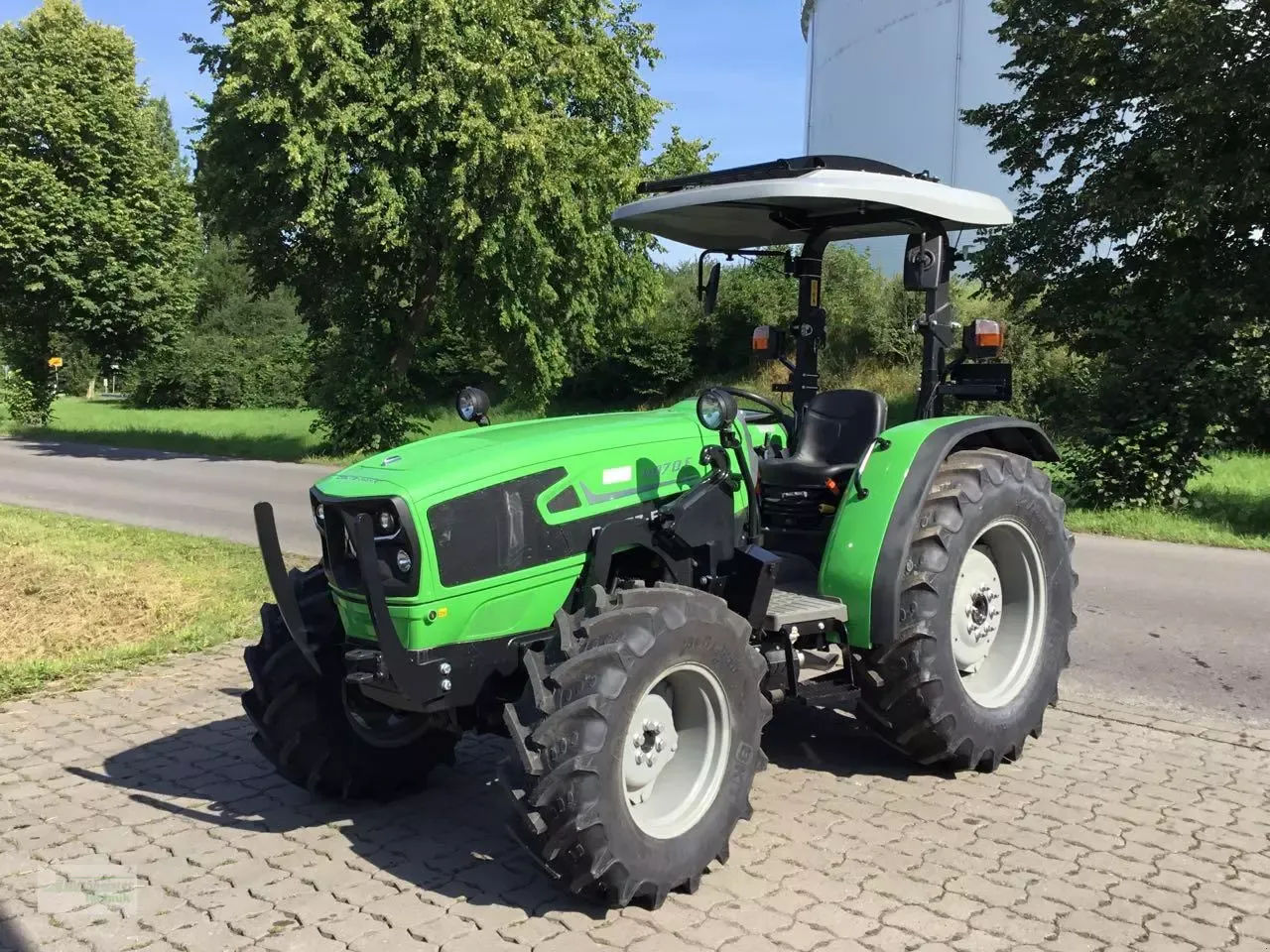 E-FARM: Deutz-Fahr 4070E - Traktor - id YFBXPDN - 31.900 € - Baujahr: 2023 - Abgelesene Motorstunden: 3,Motorleistung (PS): 67,Deutschland