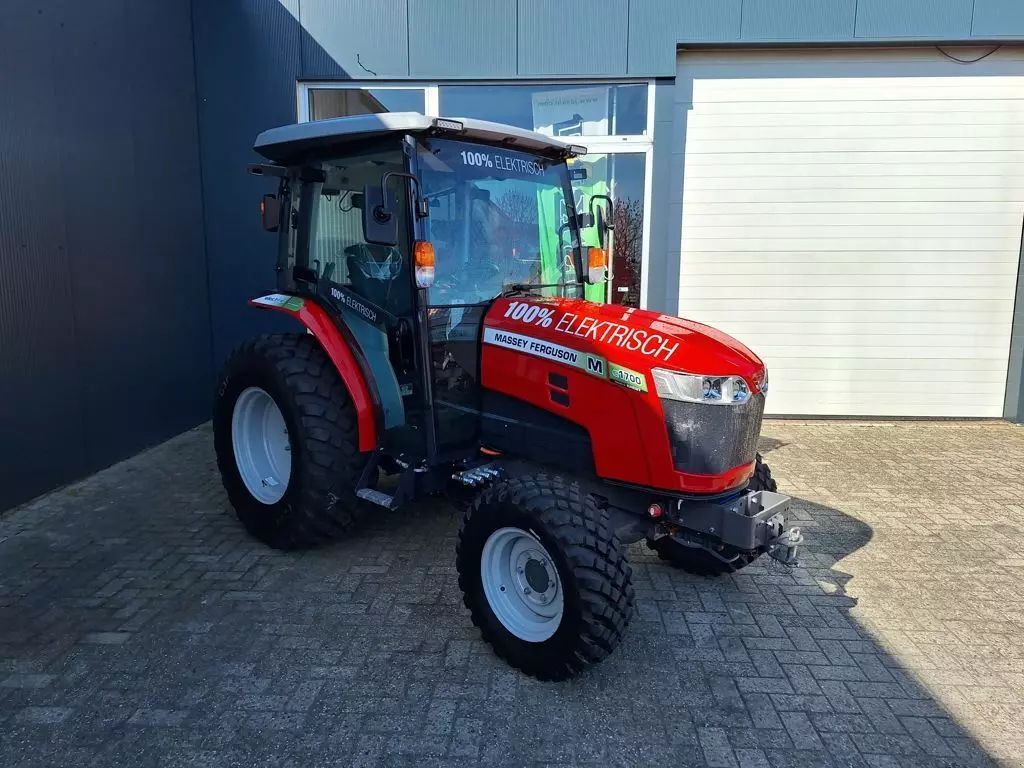 Massey Ferguson e1700 hc Traktor