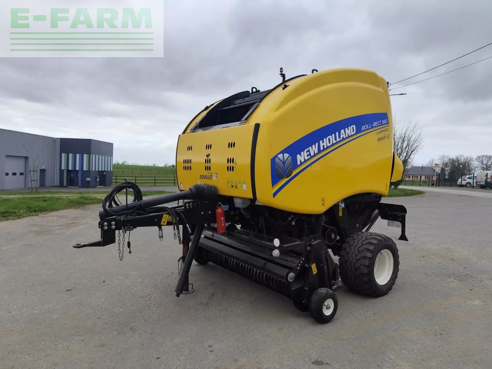 New Holland presse à balles rondes rollbelt180se new holland Ballenpresse 15.900 €