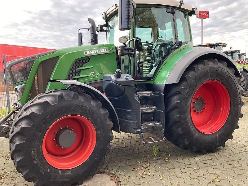 E-FARM: Fendt 826 Vario ProfiPlus - Traktor - id NRHZLRJ - 72.900 € - Baujahr: 2017 - Abgelesene Motorstunden: 10.565,Motorleistung (PS): 260,Deutschland