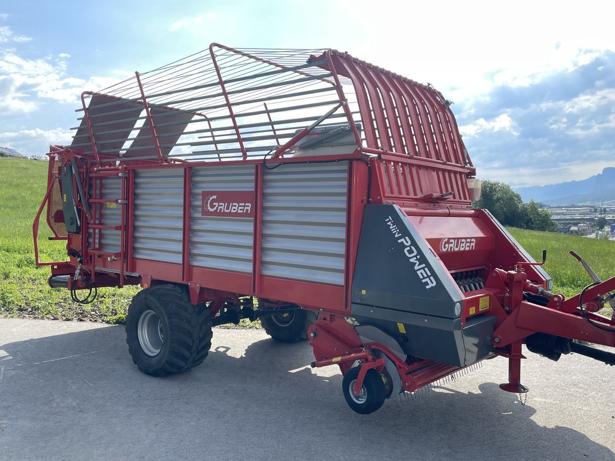 E-FARM: Gruber twinpower 300 - Forage transport - id DHT3SE8 - €52,655 - Year of construction: 2018 - Austria