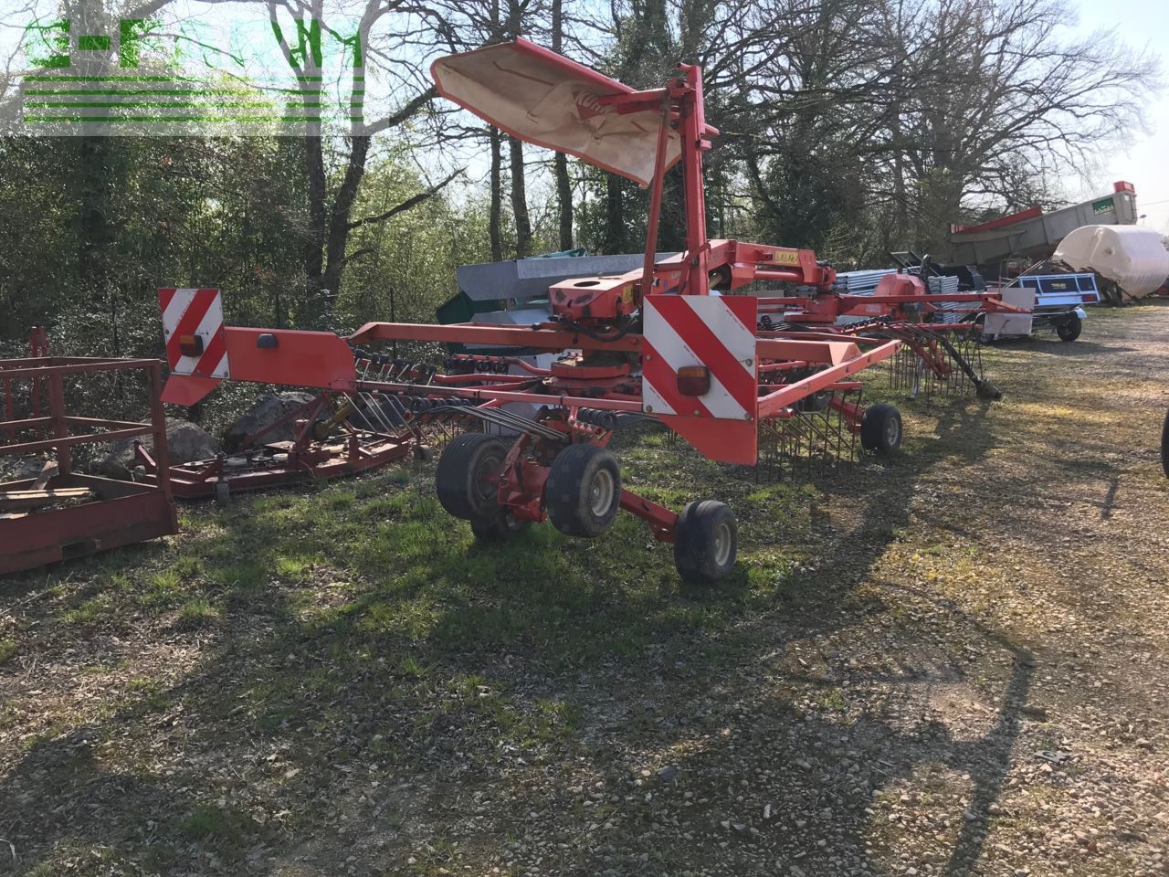 E-FARM: Kuhn GA 6522 - Faneuse - id ZBMWVPL - 7 500 € - Année: 2005 - France