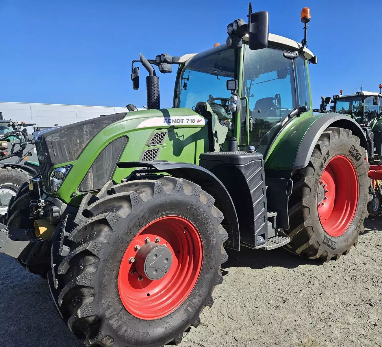 Fendt 718 Vario Tractor €87,611