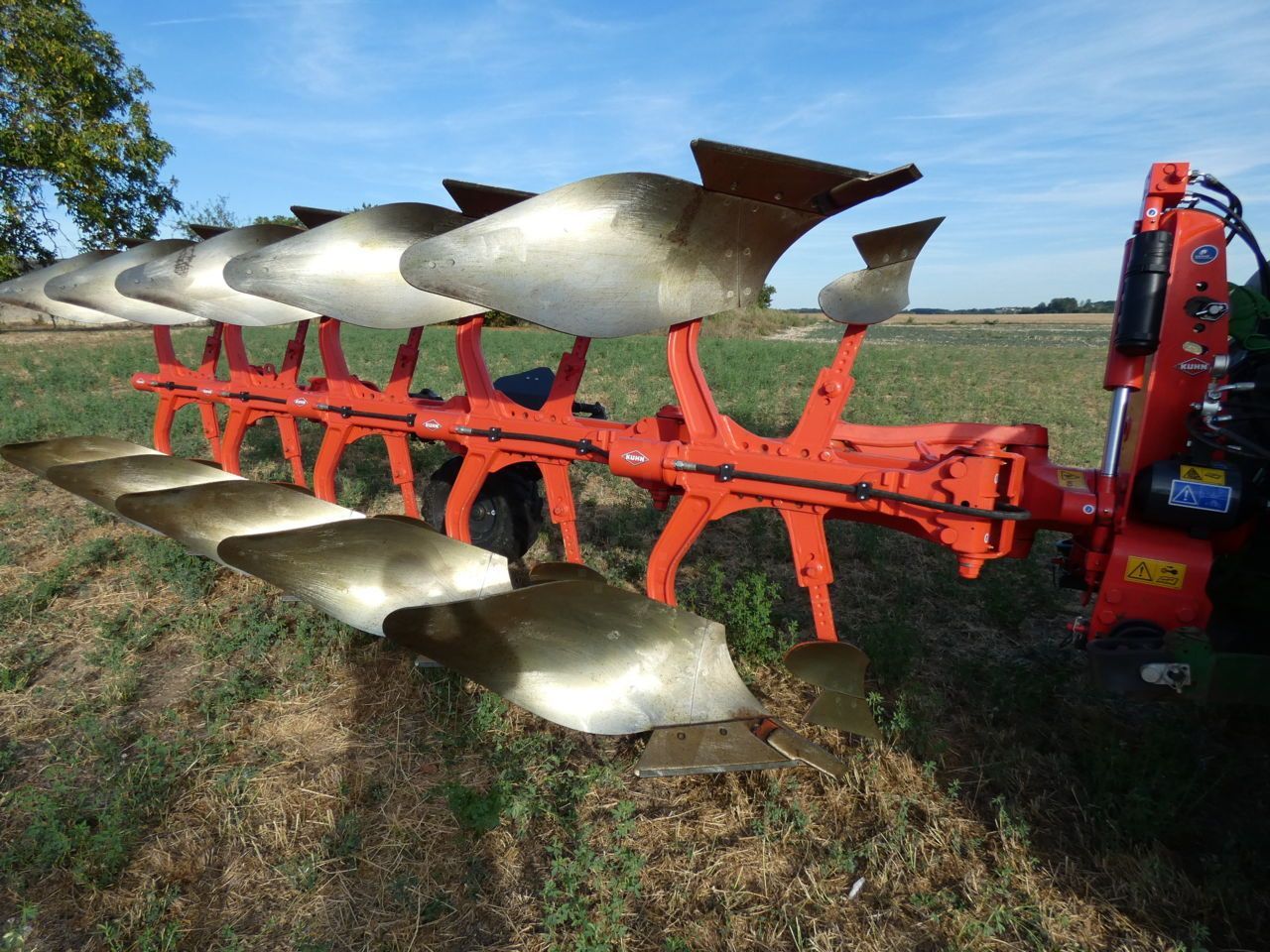 E-FARM: Kuhn varimaster 153 nsh - Pflug - id 2VKEDUP - 27.500 € - Baujahr: 2024 - Frankreich