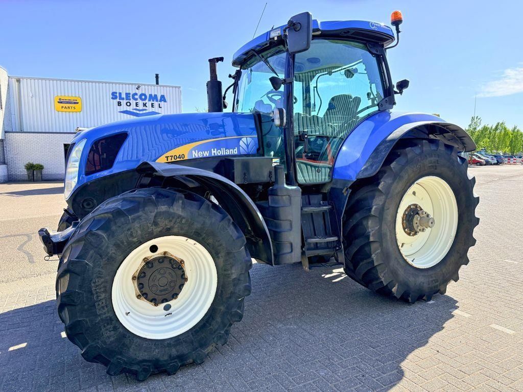 New Holland T 7040 Traktor 23 500 €