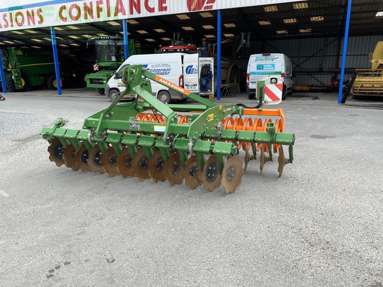 E-FARM: Amazone catros 3003 - Kultivátor - id IMHADAL - 12 700 EUR - Gyártási év: 2018 - Franciaország
