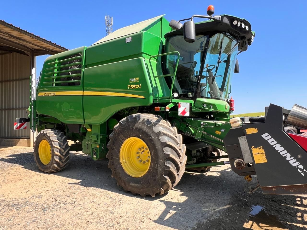 E-FARM: John Deere T 550 i - Mähdrescher - id BJNEFUV - 139.000 € - Baujahr: 2018 - Abgelesene Motorstunden: 2.350,Frankreich