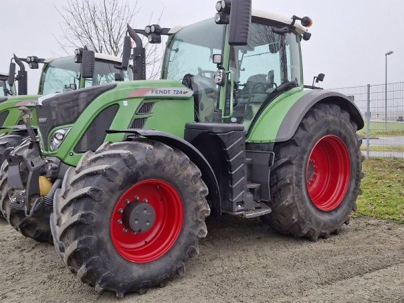 Fendt 724 Vario ProfiPlus Tractor €126,000