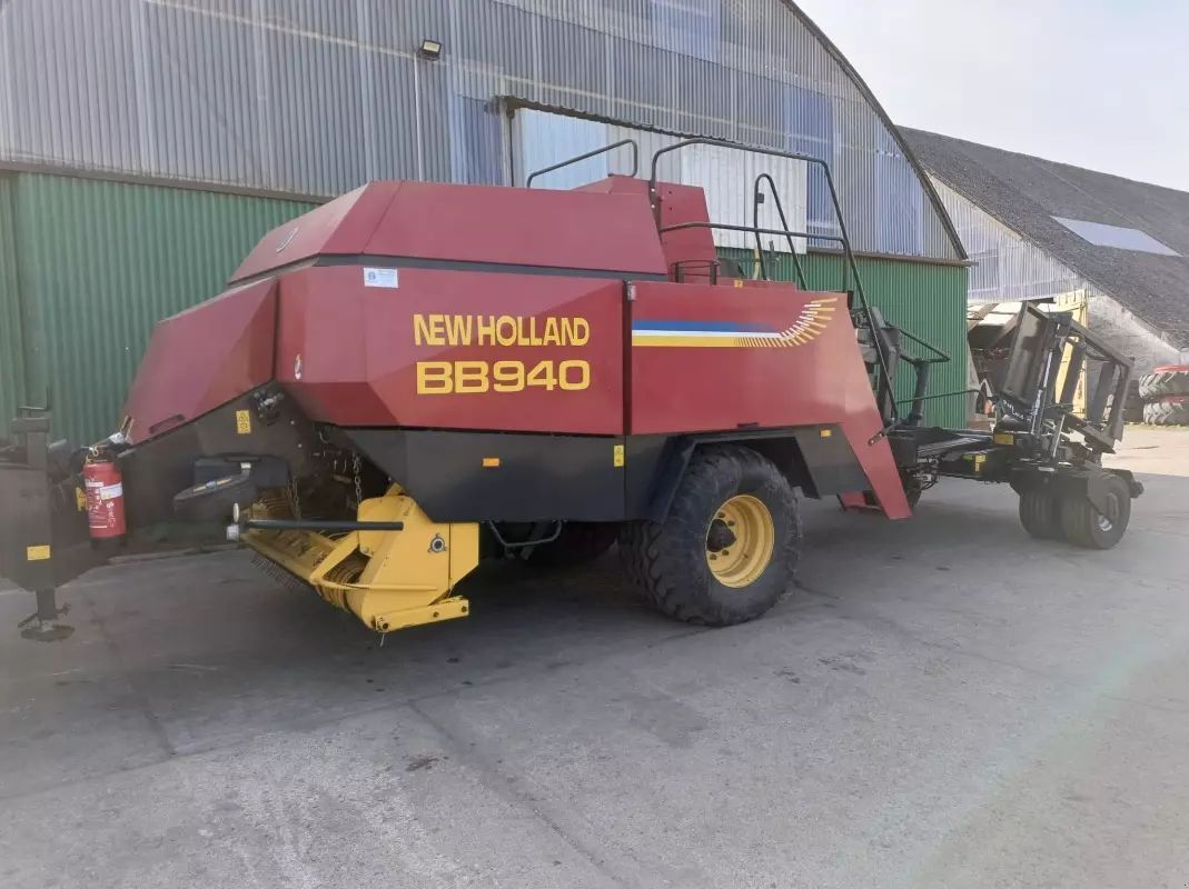 E-FARM: New Holland BB 940 - Empacadora - id KQLZQ54 - 15.800 € - Año: 2002 - Alemania