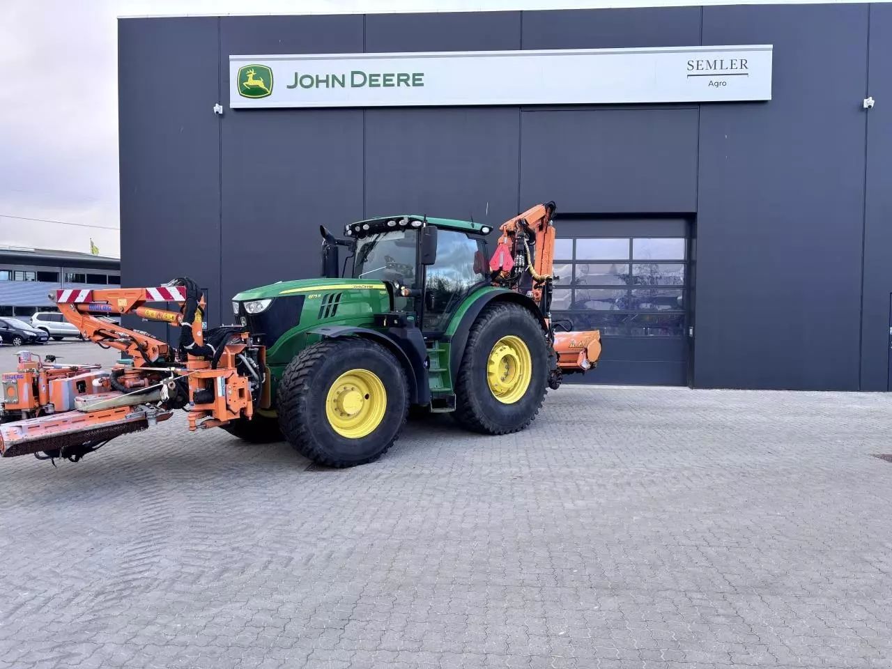 John Deere 6175 R Tractor €110,427
